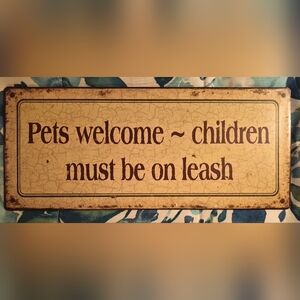 Hilarious Tin Joke Welcome Sign